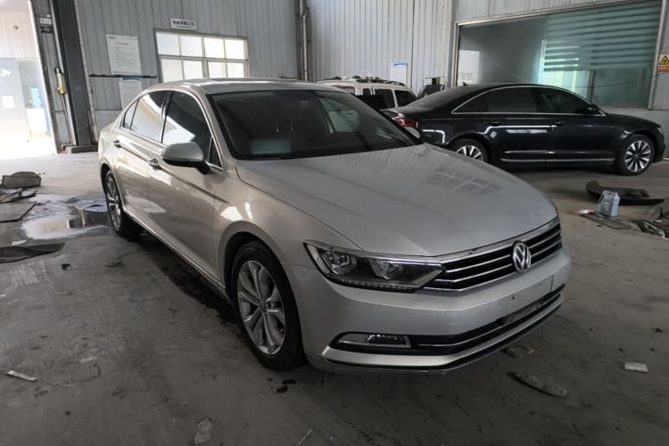 Used Volkswagen Magotan 2018 380TSI DSG Luxury Model Front Right 45 Deg