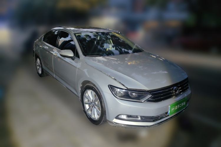 Used Volkswagen Magotan 2018 330TSI DSG Advanced Model Front Right 45 Deg