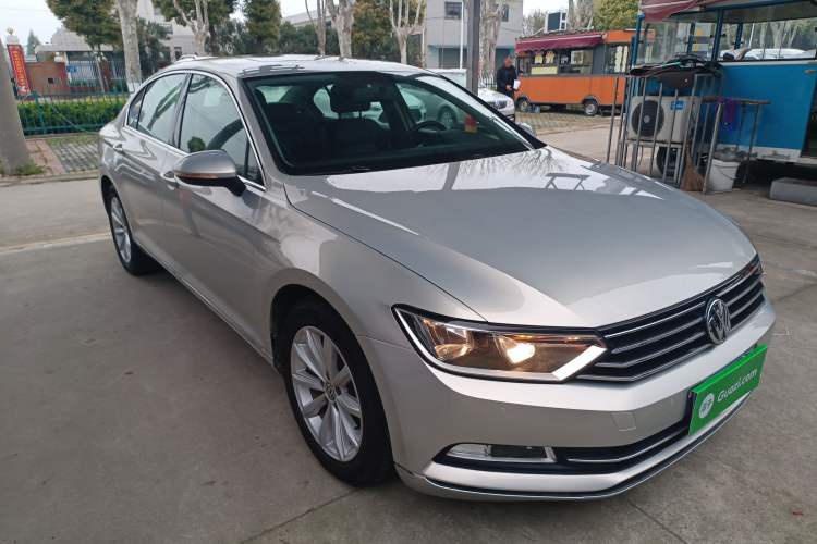 Used Volkswagen Magotan 2018 330TSI DSG Advanced Model Front Right 45 Deg