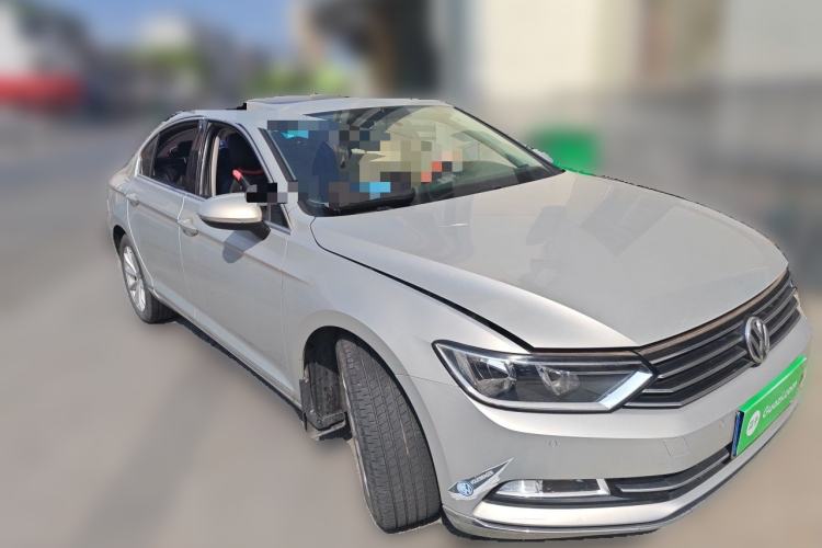 Used Volkswagen Magotan 2018 330TSI DSG Advanced Model Front Right 45 Deg
