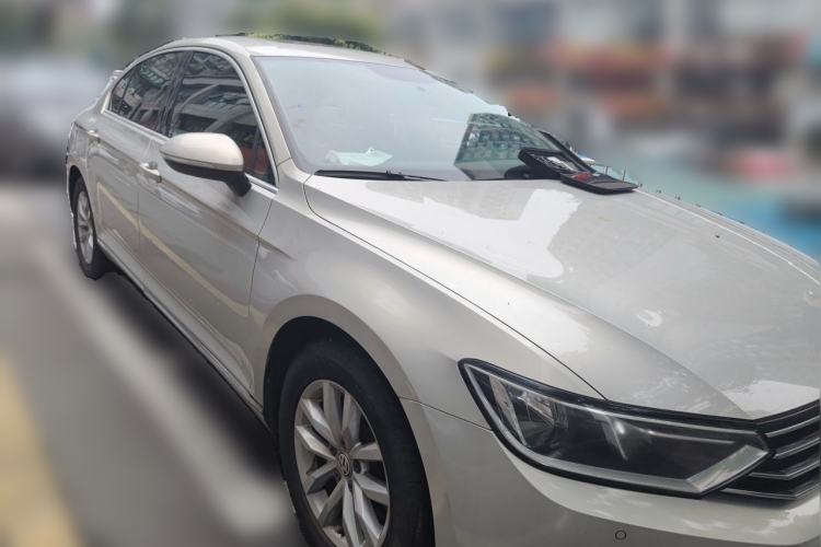 Used Volkswagen Magotan 2018 280TSI DSG Comfort Model Front Right 45 Deg