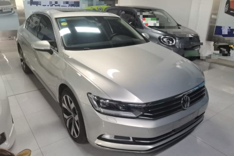 Used Volkswagen Magotan 2018 330TSI DSG Luxury Model Front Right 45 Deg