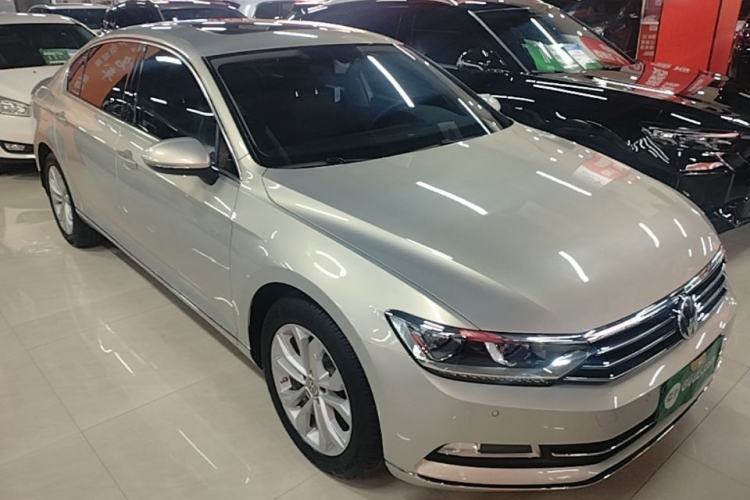 Used Volkswagen Magotan 2018 Facelift 330TSI DSG Luxury Model Front Right 45 Deg
