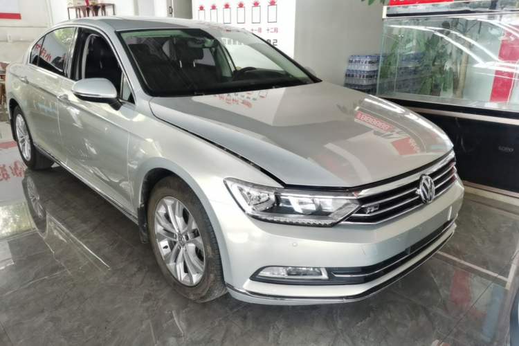 Used Volkswagen Magotan 2018 Facelift 330TSI DSG Luxury Model Front Right 45 Deg