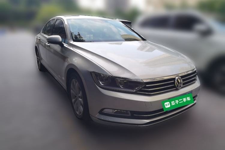 Used Volkswagen Magotan 2018 330TSI DSG Luxury Model Front Right 45 Deg