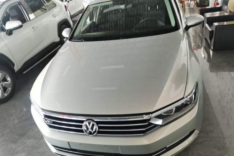 Used Volkswagen Magotan 2018 Facelift 330TSI DSG Luxury Model Front