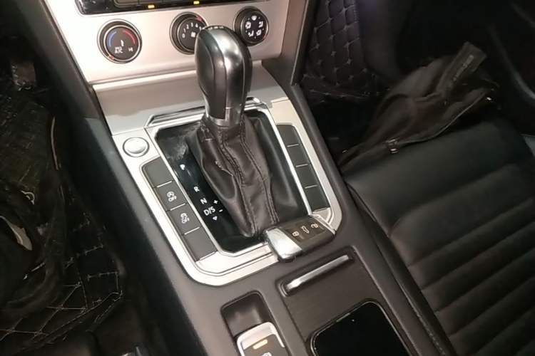 Used Volkswagen Magotan 2018 280TSI DSG Comfort Model Gear Lever