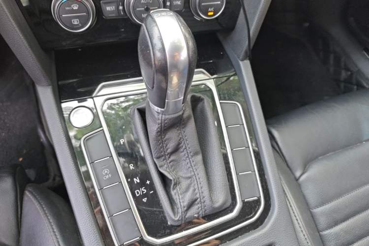 Used Volkswagen Magotan 2018 Facelift 330TSI DSG Luxury Model Gear Lever