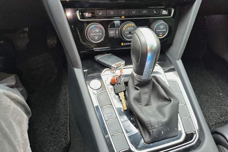 Used Volkswagen Magotan 2018 Facelift 330TSI DSG Luxury Model Gear Lever