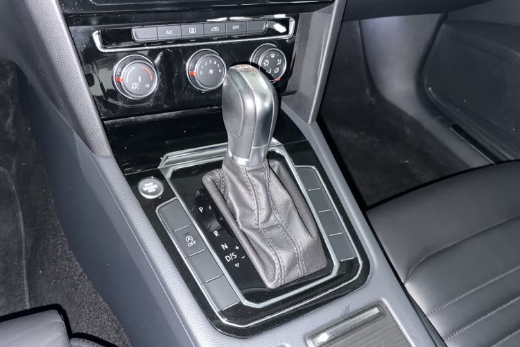 Used Volkswagen Magotan 2018 330TSI DSG Advanced Model Gear Lever