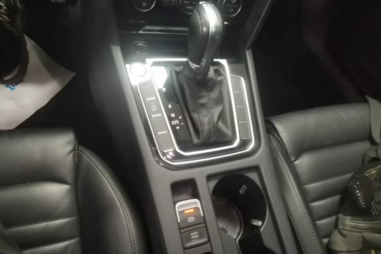 Used Volkswagen Magotan 2018 Facelift 330TSI DSG Luxury Model Gear Lever