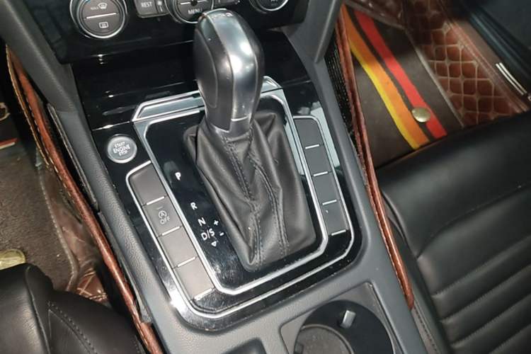 Used Volkswagen Magotan 2018 Facelift 330TSI DSG Luxury Model Gear Lever