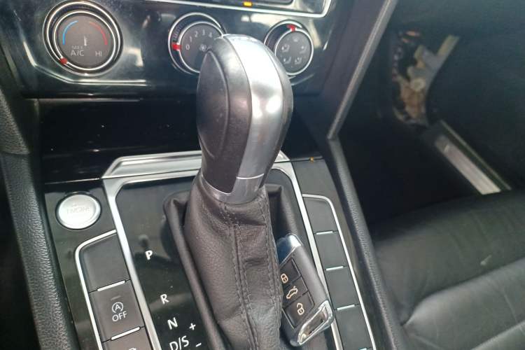Used Volkswagen Magotan 2018 330TSI DSG Advanced Model Gear Lever