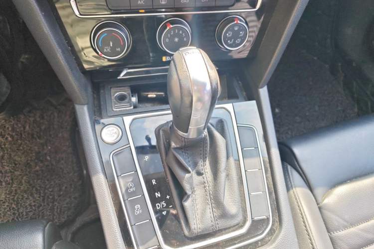 Used Volkswagen Magotan 2018 330TSI DSG Advanced Model Gear Lever