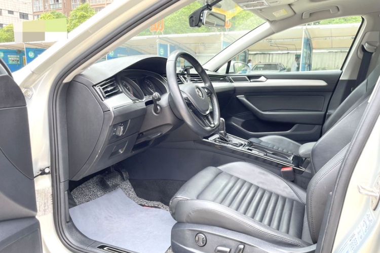 Used Volkswagen Magotan 2018 330TSI DSG Advanced Model Interior 10