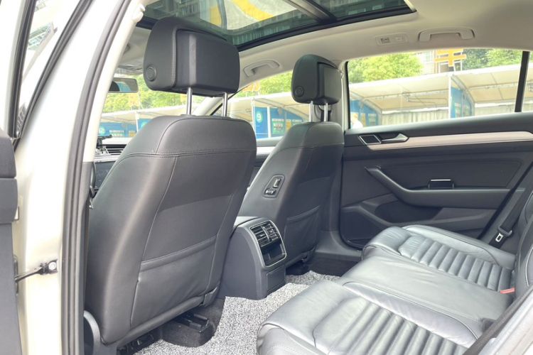 Used Volkswagen Magotan 2018 330TSI DSG Advanced Model Interior 11