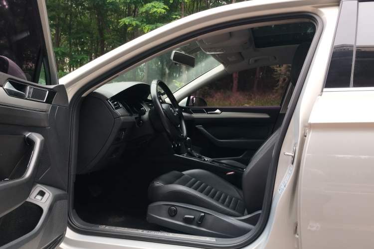 Used Volkswagen Magotan 2018 330TSI DSG Advanced Model Interior 2
