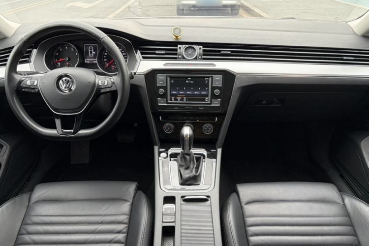 Used Volkswagen Magotan 2018 330TSI DSG Advanced Model Interior 3
