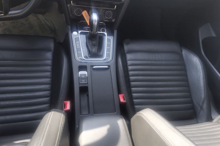 Used Volkswagen Magotan 2018 330TSI DSG Advanced Model Interior 4