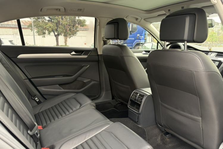 Used Volkswagen Magotan 2018 330TSI DSG Advanced Model Interior 4