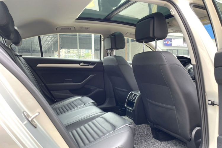 Used Volkswagen Magotan 2018 330TSI DSG Advanced Model Interior 5