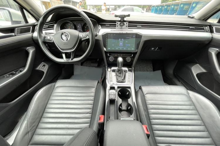 Used Volkswagen Magotan 2018 330TSI DSG Advanced Model Interior 7