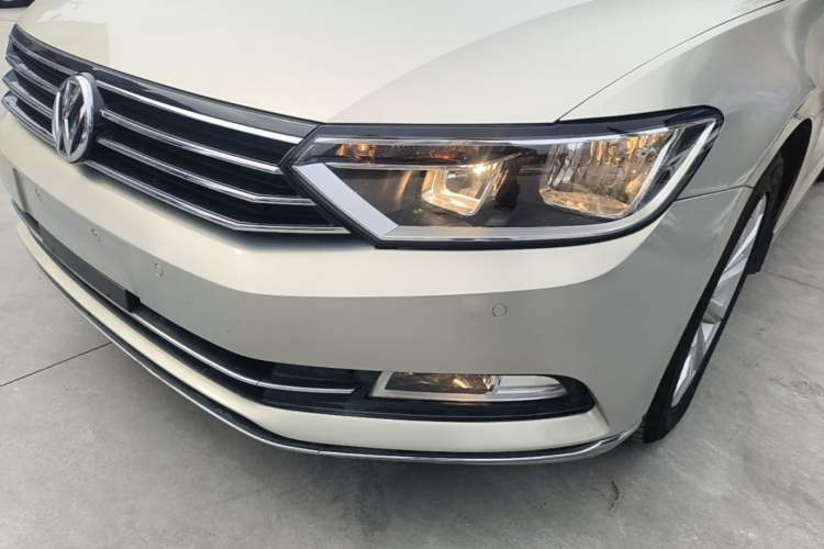 Used Volkswagen Magotan 2018 330TSI DSG Advanced Model Left Front Headlight