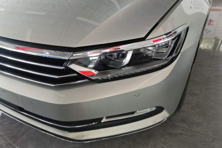 Used Volkswagen Magotan 2018 Facelift 330TSI DSG Luxury Model Left Front Headlight