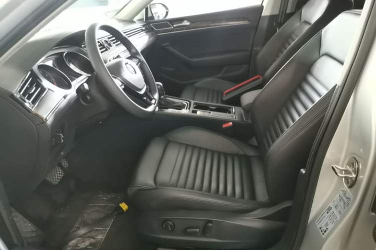 Used Volkswagen Magotan 2018 Facelift 330TSI DSG Luxury Model Left Front Seat