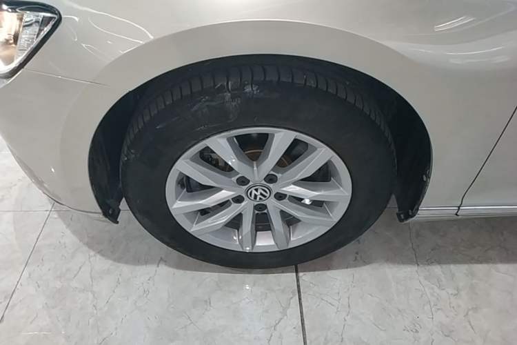 Used Volkswagen Magotan 2018 280TSI DSG Comfort Model Left Front Wheel Hub