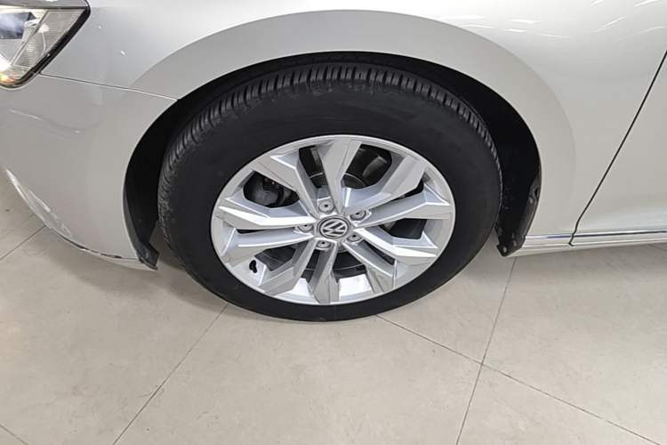Used Volkswagen Magotan 2018 330TSI DSG Luxury Model Left Front Wheel Hub