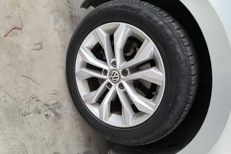 Used Volkswagen Magotan 2018 380TSI DSG Luxury Model Left Front Wheel Hub