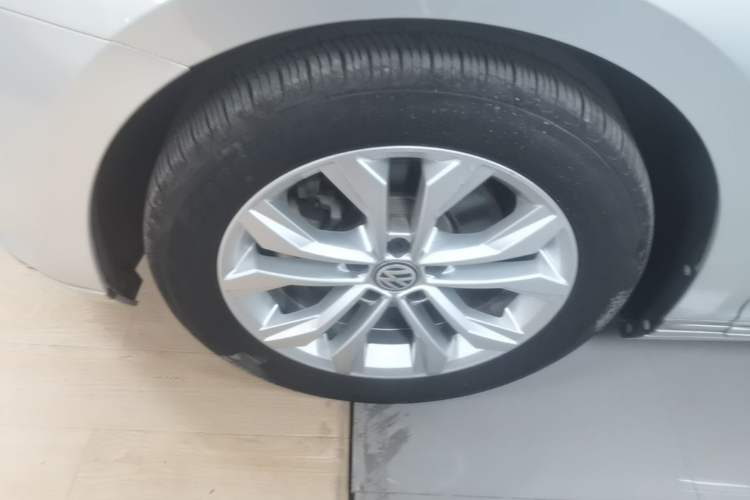 Used Volkswagen Magotan 2018 Facelift 330TSI DSG Luxury Model Left Front Wheel Hub