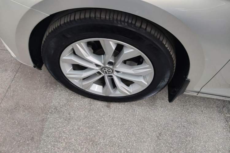 Used Volkswagen Magotan 2018 Facelift 330TSI DSG Luxury Model Left Front Wheel Hub