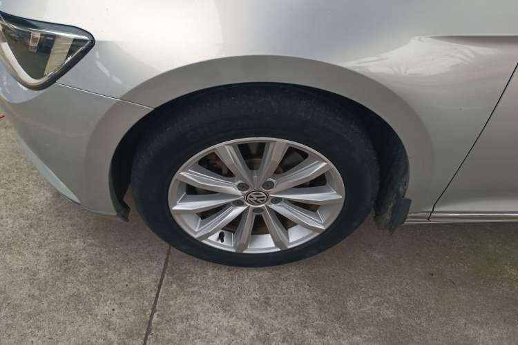 Used Volkswagen Magotan 2018 330TSI DSG Advanced Model Left Front Wheel Hub