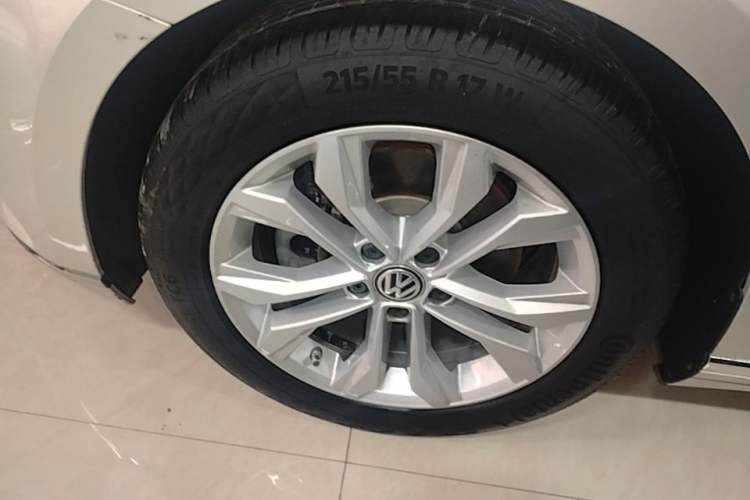Used Volkswagen Magotan 2018 Facelift 330TSI DSG Luxury Model Left Front Wheel Hub