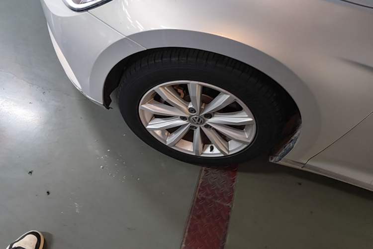 Used Volkswagen Magotan 2018 330TSI DSG Advanced Model Left Front Wheel Hub