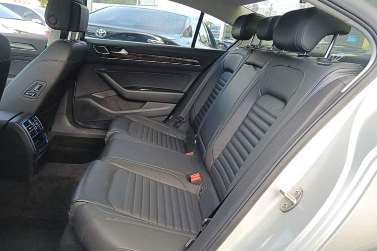 Used Volkswagen Magotan 2018 330TSI DSG Luxury Model Left Rear Seat