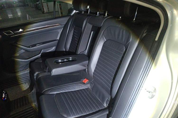 Used Volkswagen Magotan 2018 330TSI DSG Luxury Model Left Rear Seat
