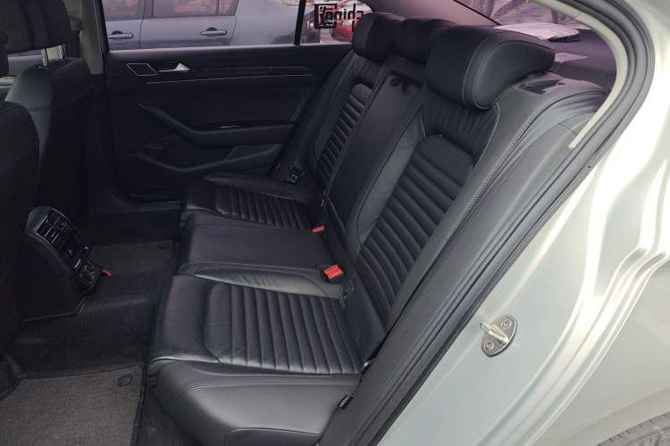 Used Volkswagen Magotan 2018 Facelift 330TSI DSG Luxury Model Left Rear Seat