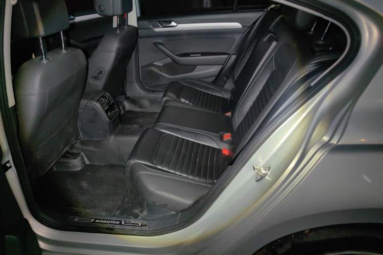 Used Volkswagen Magotan 2018 330TSI DSG Advanced Model Left Rear Seat