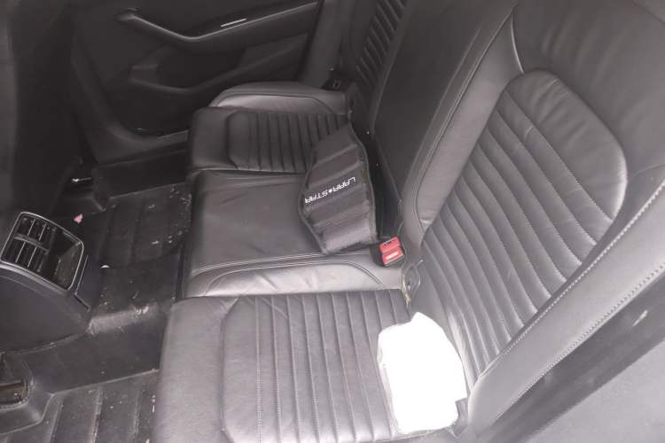 Used Volkswagen Magotan 2018 280TSI DSG Comfort Model Left Rear Seat