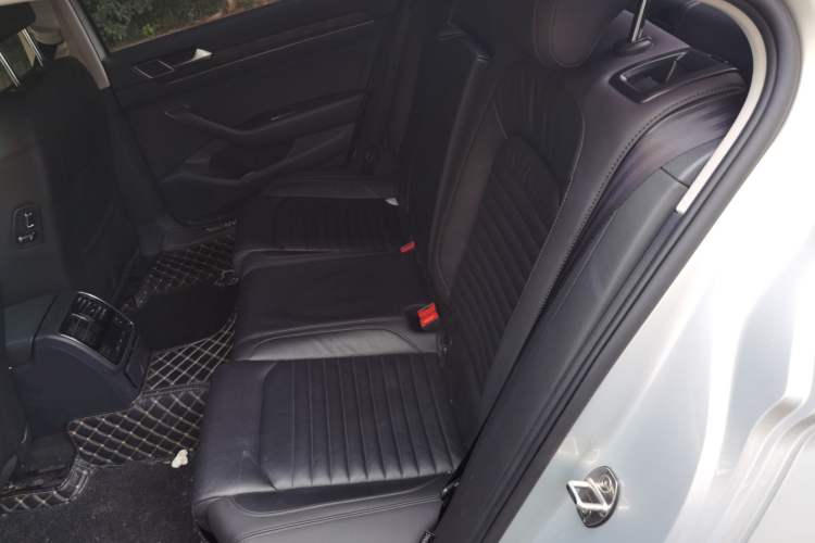 Used Volkswagen Magotan 2018 330TSI DSG Luxury Model Left Rear Seat