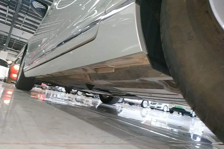 Used Volkswagen Magotan 2018 280TSI DSG Comfort Model Left Side Sill