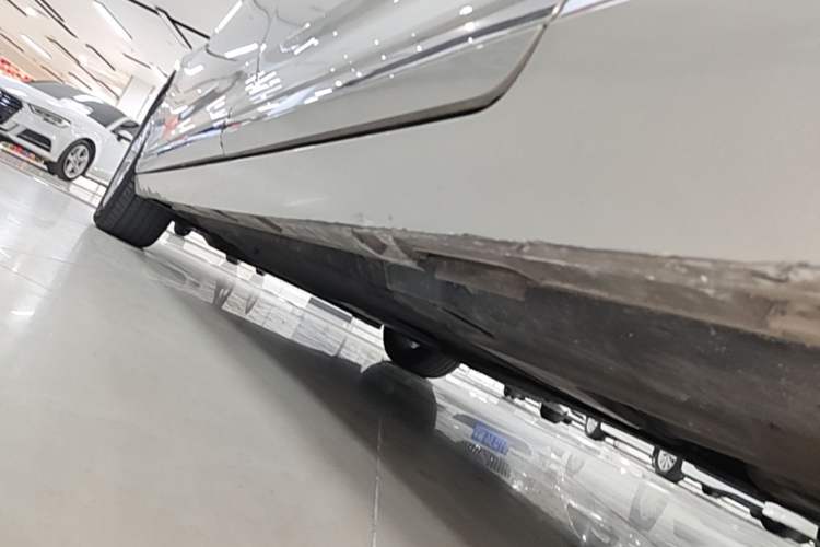 Used Volkswagen Magotan 2018 330TSI DSG Luxury Model Left Side Sill