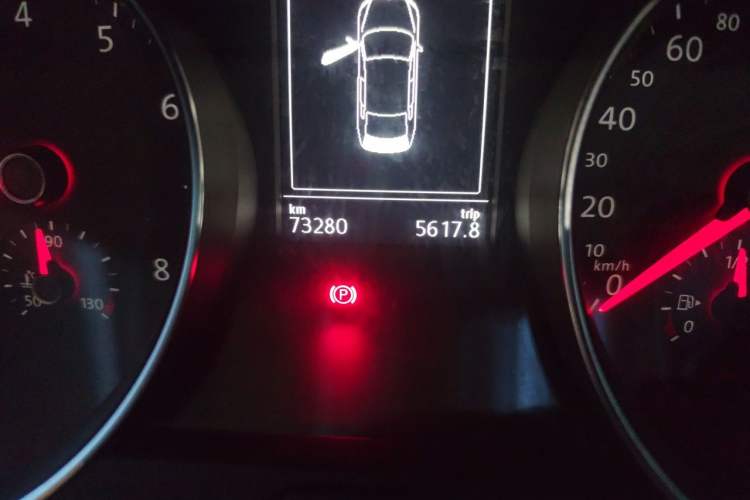 Used Volkswagen Magotan 2018 330TSI DSG Advanced Model Odometer Close Up