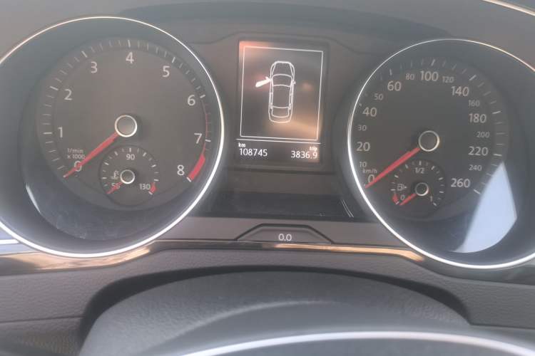 Used Volkswagen Magotan 2018 330TSI DSG Advanced Model Odometer Close Up