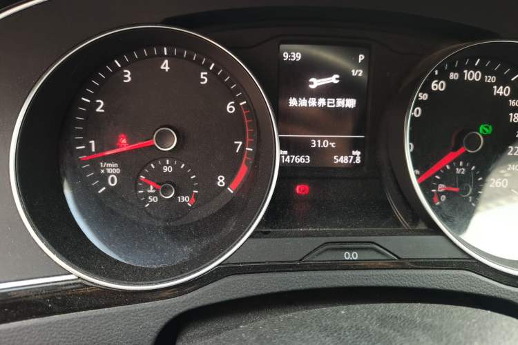 Used Volkswagen Magotan 2018 Facelift 330TSI DSG Luxury Model Odometer Close Up