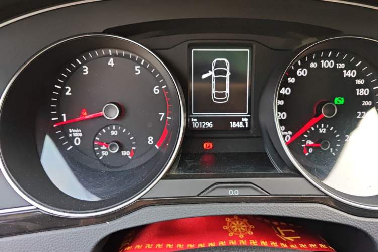 Used Volkswagen Magotan 2018 Facelift 330TSI DSG Luxury Model Odometer Close Up