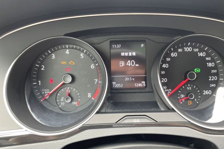 Used Volkswagen Magotan 2018 330TSI DSG Advanced Model Odometer Close Up